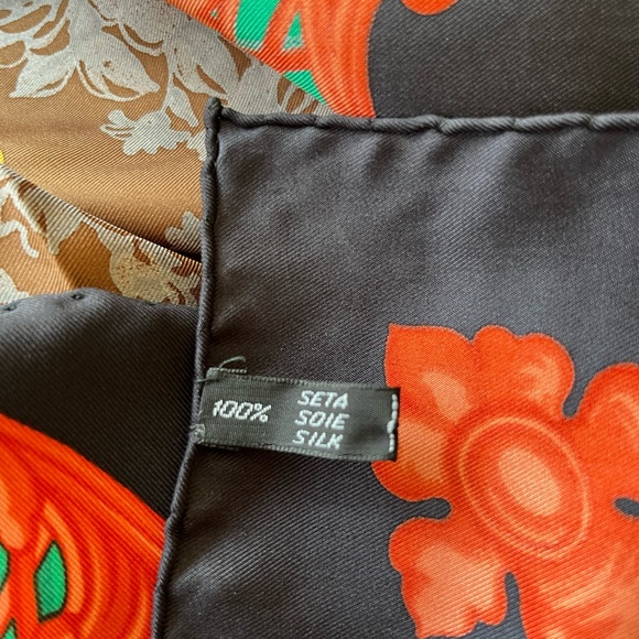 Gorgeous Italian Silk Scarf - Picture 7 of 8